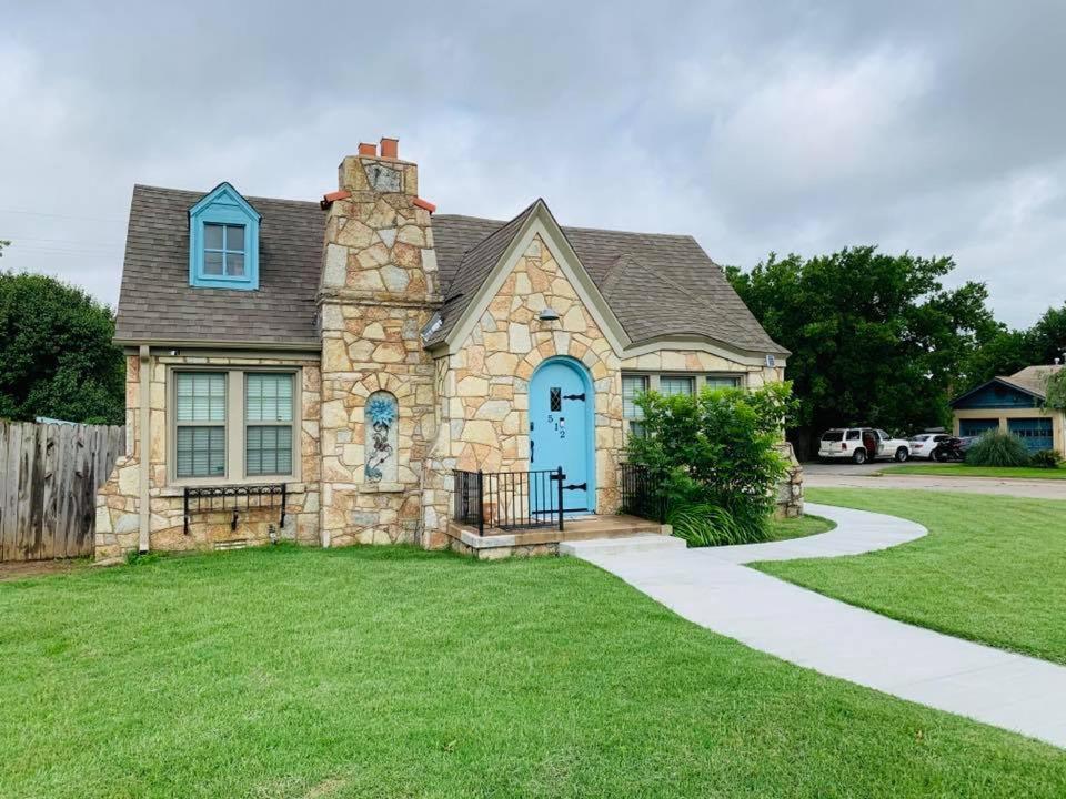 1 Mile To Fort Sill! The Carolebelle Cottage Sleeps 8 With Hottub,Grills,Firepit Lawton Eksteriør billede