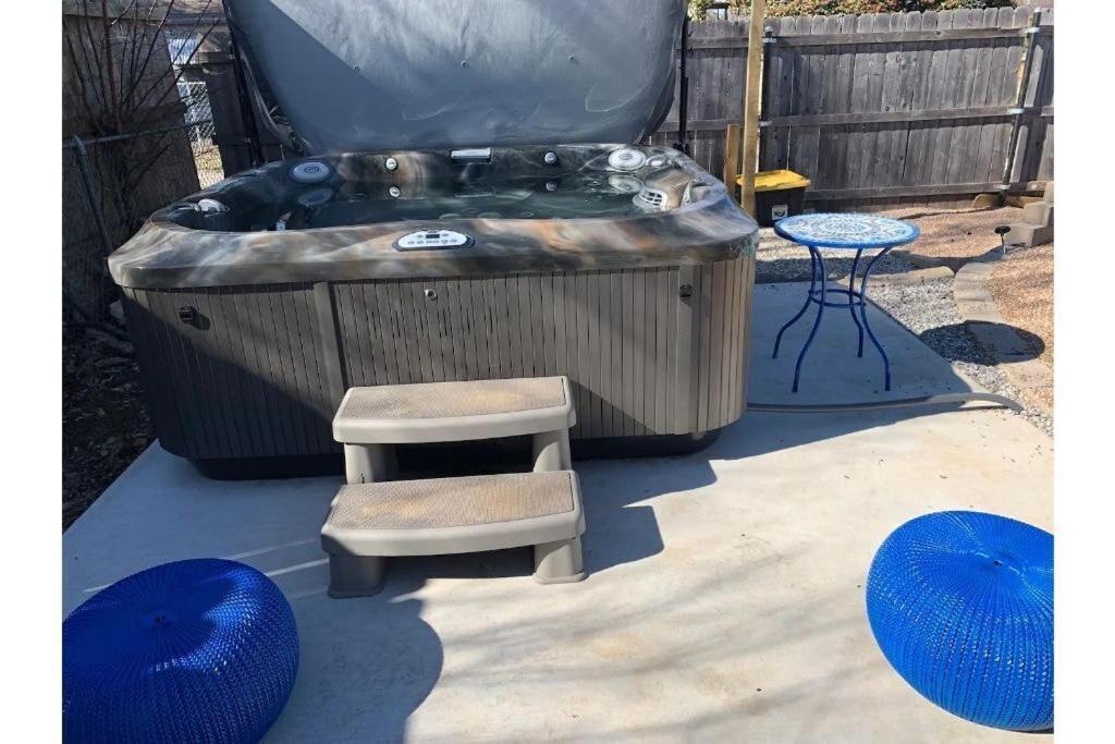 1 Mile To Fort Sill! The Carolebelle Cottage Sleeps 8 With Hottub,Grills,Firepit Lawton Eksteriør billede
