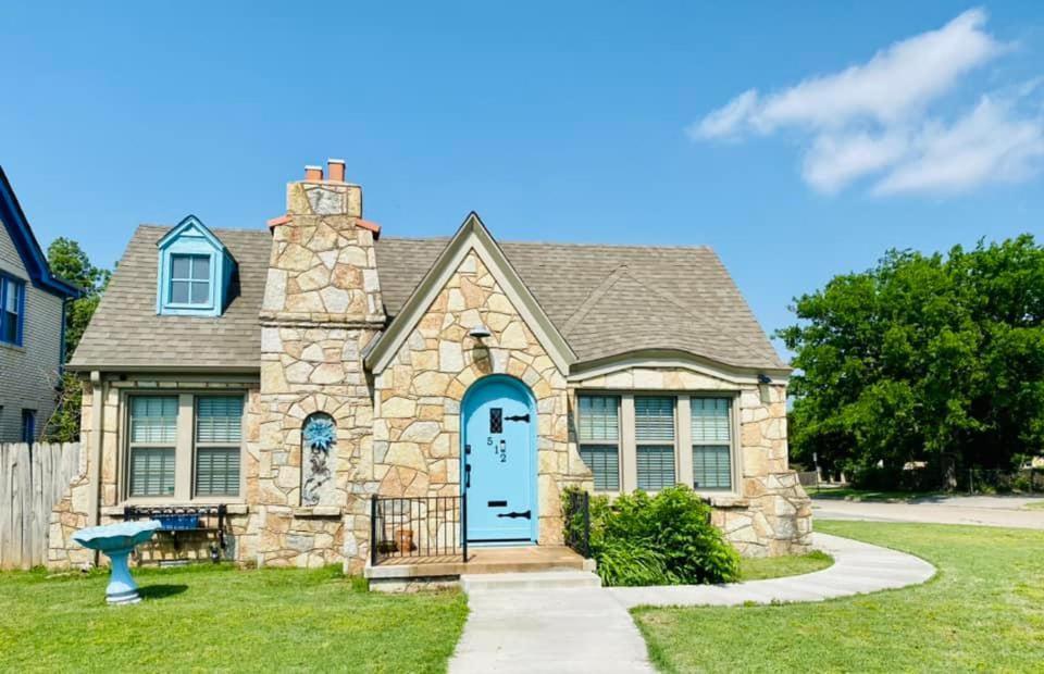 1 Mile To Fort Sill! The Carolebelle Cottage Sleeps 8 With Hottub,Grills,Firepit Lawton Eksteriør billede