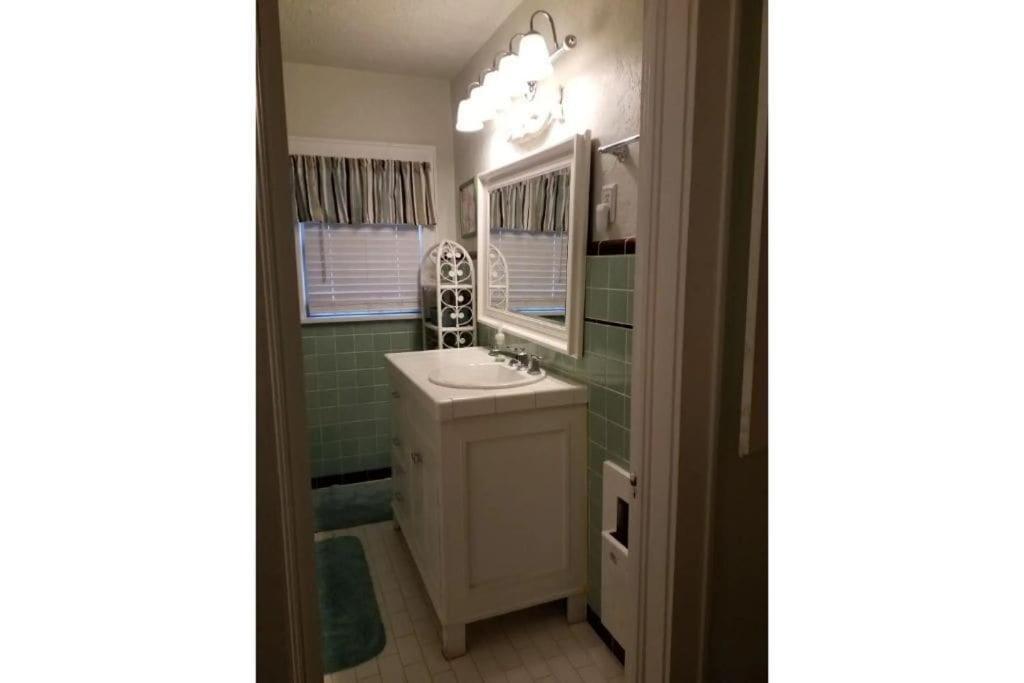 1 Mile To Fort Sill! The Carolebelle Cottage Sleeps 8 With Hottub,Grills,Firepit Lawton Eksteriør billede